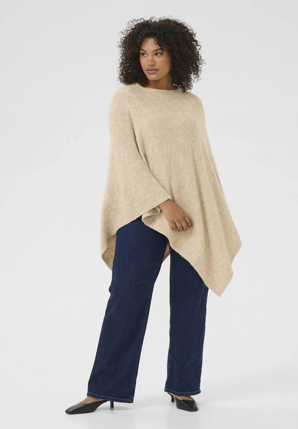 #curvecapefeathergray