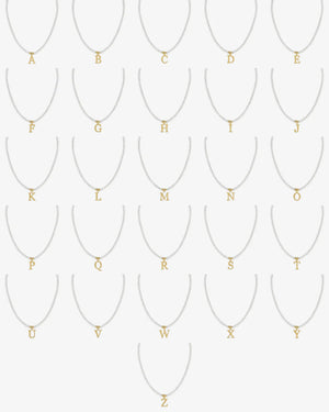 Collana con lettera iniziale e perla