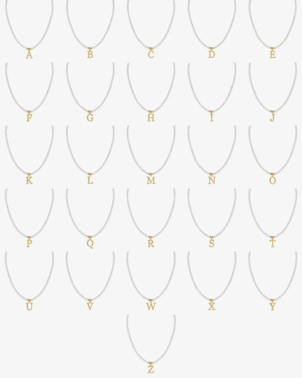 Collana con lettera iniziale e perla